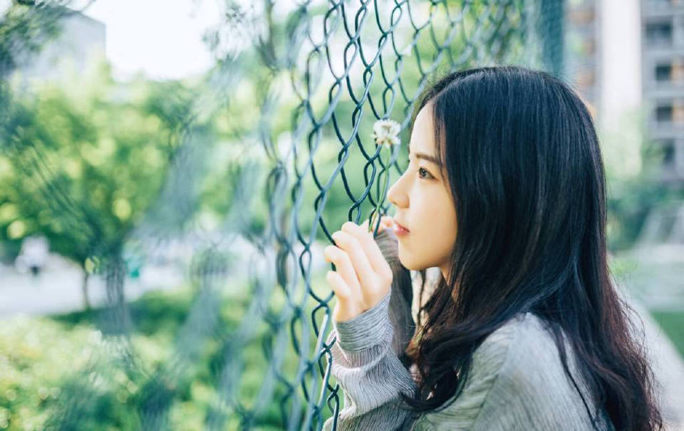 真正的价值并不在人生的舞台上，而在我们扮演的角色中。